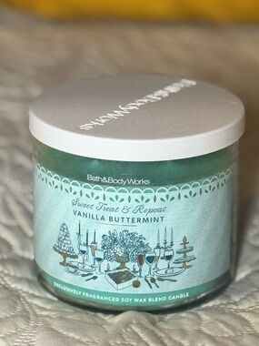 Bath & Body Works Vanilla Buttermint Soy Wax Candle - Mint Green with White Lid